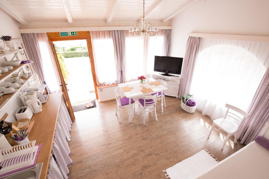 Bacchus Apartman - Borbarlang, Badacsony Badacsonytomaj Eksteriør billede